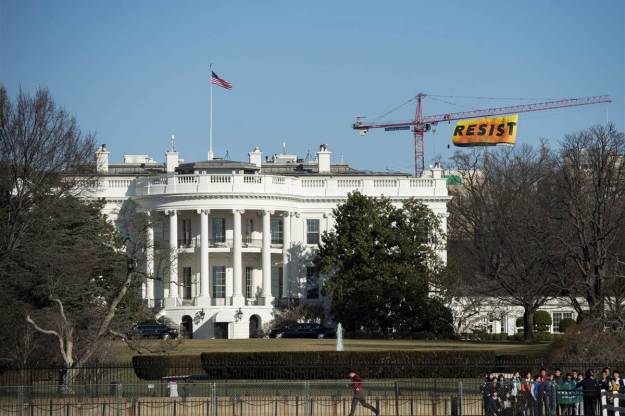 170125-greenpeace-resist-banner-ok-1059_8e9531022931864de559c802600b9aa0.nbcnews-fp-1200-800